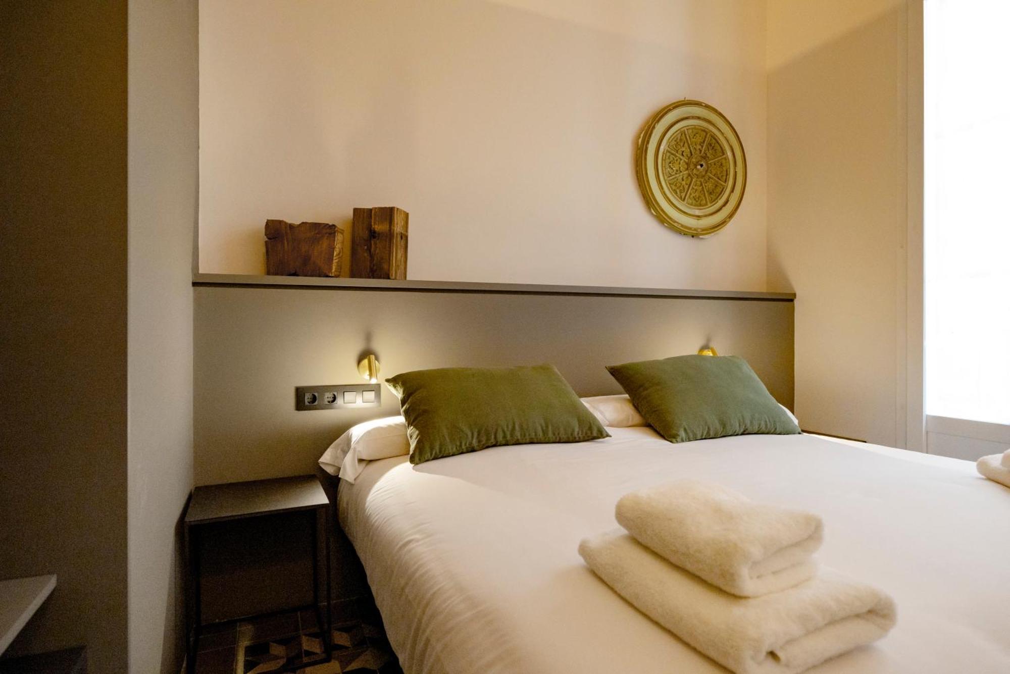 Hostal Porxos Garden Barcelona Exterior photo