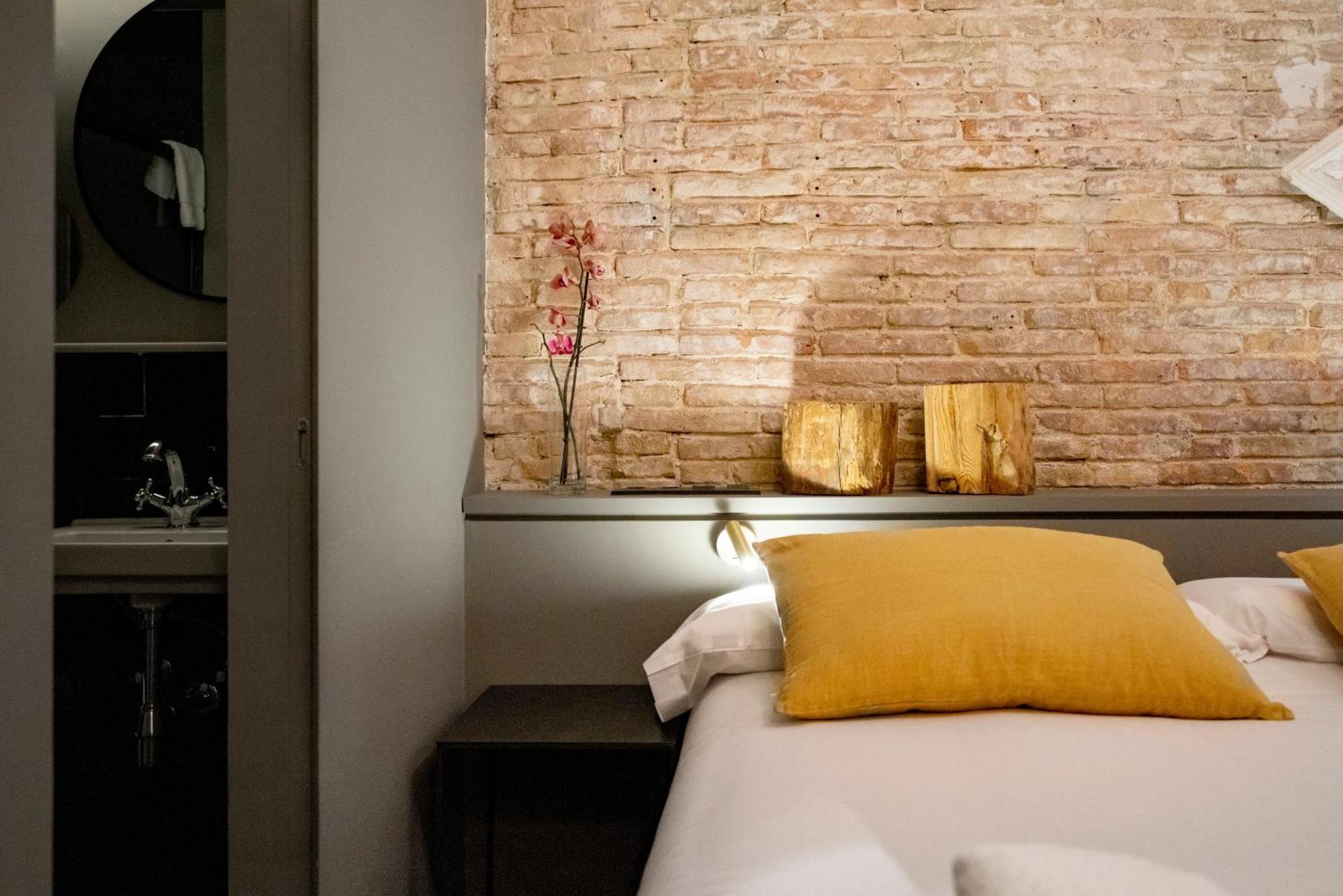 Hostal Porxos Garden Barcelona Exterior photo